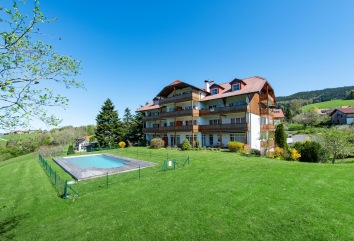 Apartment with pool Luminary