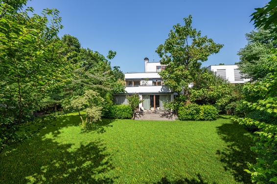 Modern Villa in a Leafy Location