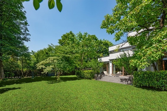 Modern Villa in a Leafy Location