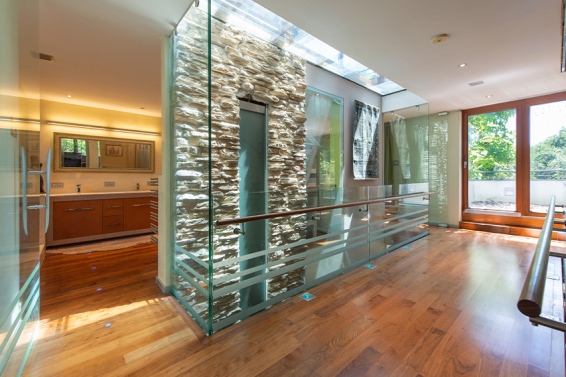 Modern Villa in a Leafy Location