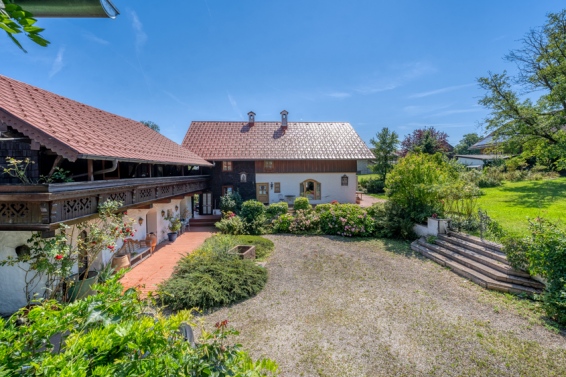 Farmhouse Countryside Romance