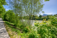 Apartment with terrace – By the River