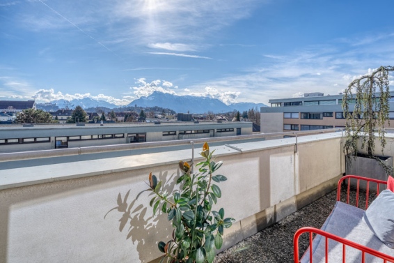 Top-floor maisonette – Riverside Romance