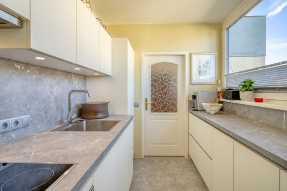 Top-floor maisonette – Riverside Romance