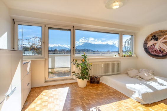 Top-floor maisonette – Riverside Romance