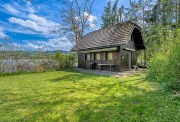 Seegrundstück mit Ferienhaus